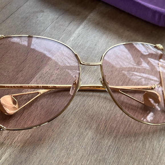 🌟 Gucci GG0252S 005 Butterfly Sunglasses - Gold Metal Frame with Pink Lenses 🌟 - Picture 8 of 11